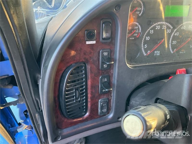 Freightliner M2106 6x4 Van Truck (Inoperable) Sanduk kamioni