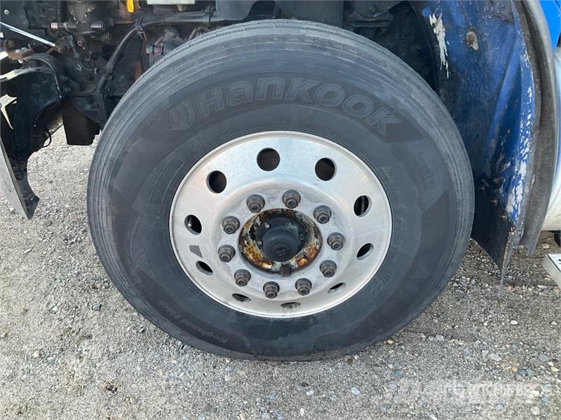 Freightliner M2106 6x4 Van Truck (Inoperable) Sanduk kamioni