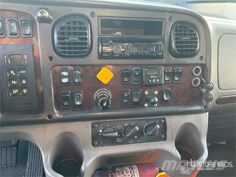 Freightliner M2106 6x4 Van Truck (Inoperable) Sanduk kamioni