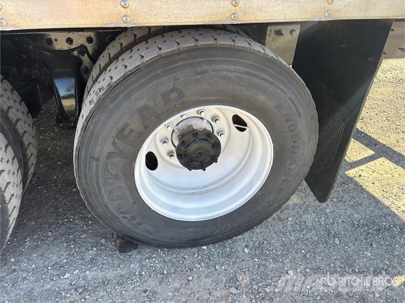 Freightliner M2106 6x4 Van Truck Фургони