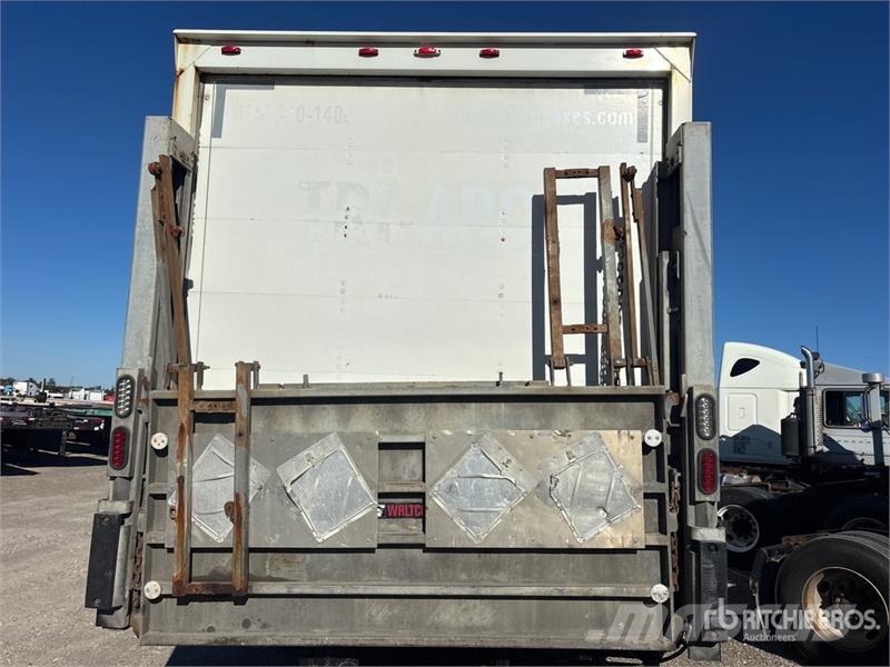 Freightliner M2106 6x4 Van Truck Фургони
