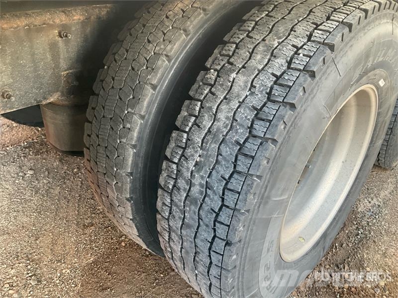 Freightliner M2106 6x4 Van Truck (Inoperable) Sanduk kamioni