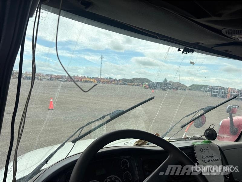 Freightliner M2106 6x4 Van Truck Fast kasse