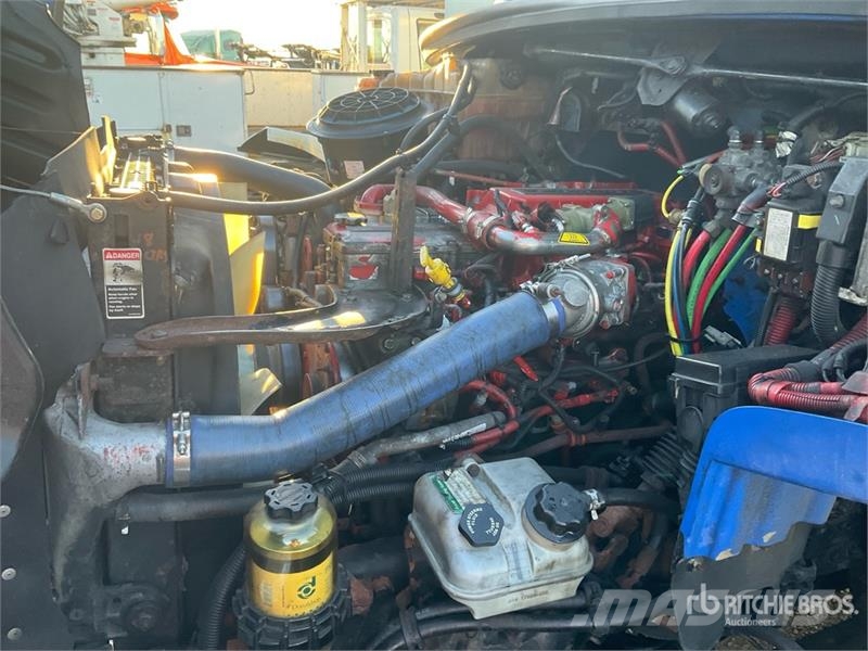 Freightliner M2106 6x4 Van Truck (Inoperable) Sanduk kamioni
