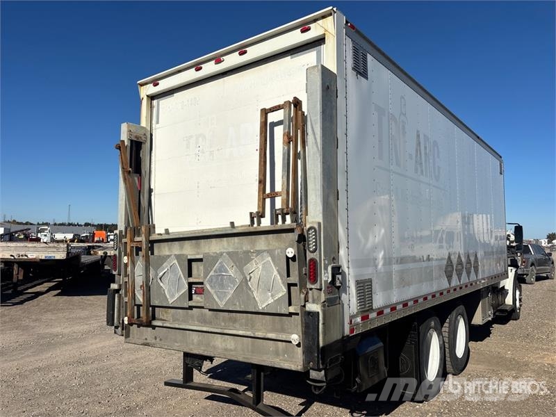 Freightliner M2106 6x4 Van Truck Фургони