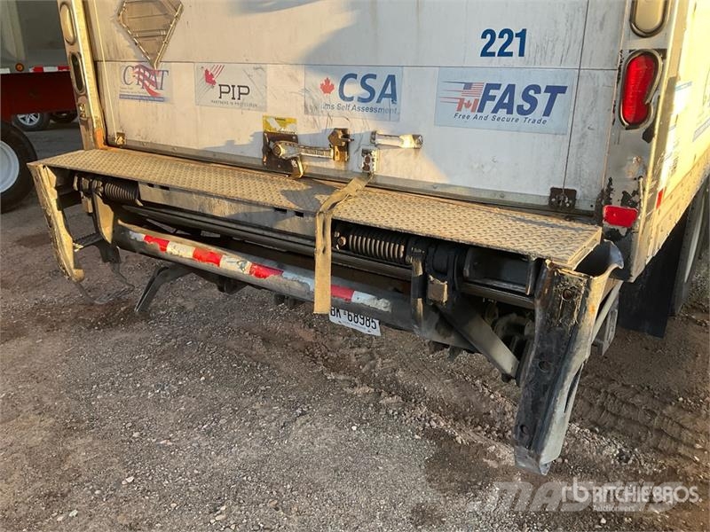 Freightliner M2106 6x4 Van Truck (Inoperable) Sanduk kamioni