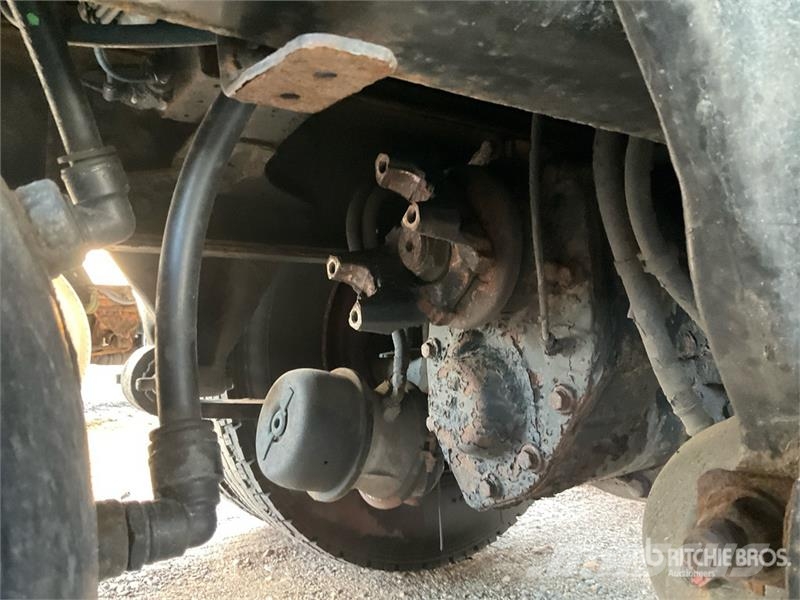 Freightliner M2106 6x4 Van Truck (Inoperable) Sanduk kamioni