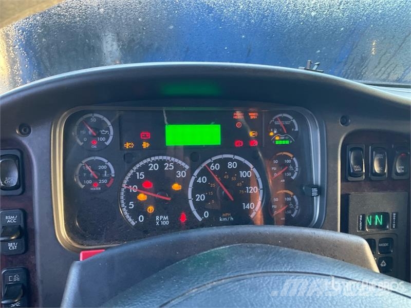 Freightliner M2106 6x4 Van Truck (Inoperable) Sanduk kamioni