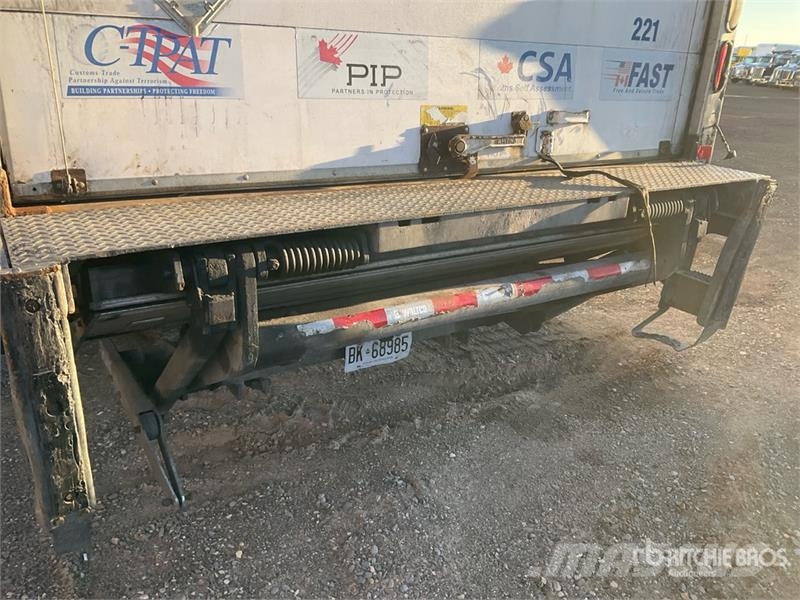Freightliner M2106 6x4 Van Truck (Inoperable) Sanduk kamioni