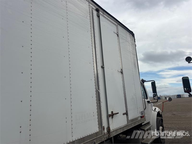 Freightliner M2106 6x4 Van Truck Fast kasse