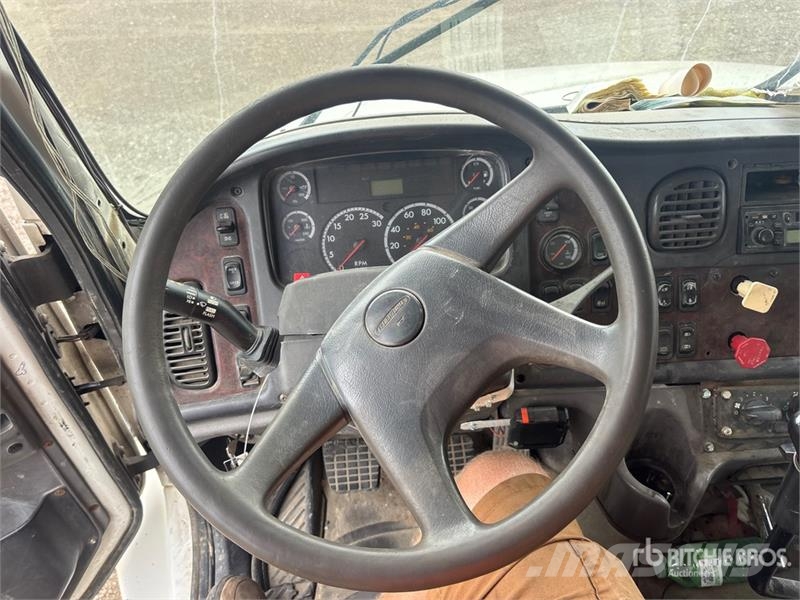 Freightliner M2106 6x4 Van Truck Fast kasse
