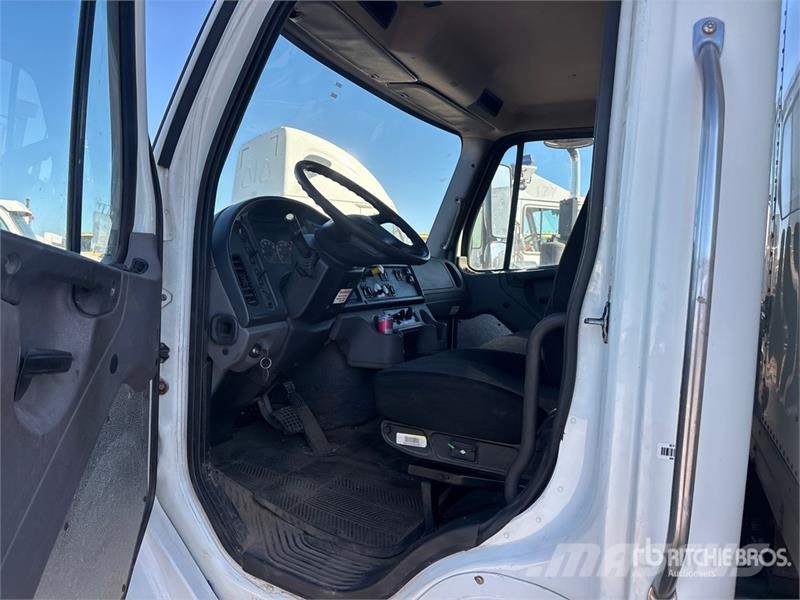 Freightliner M2106 6x4 Van Truck Фургони