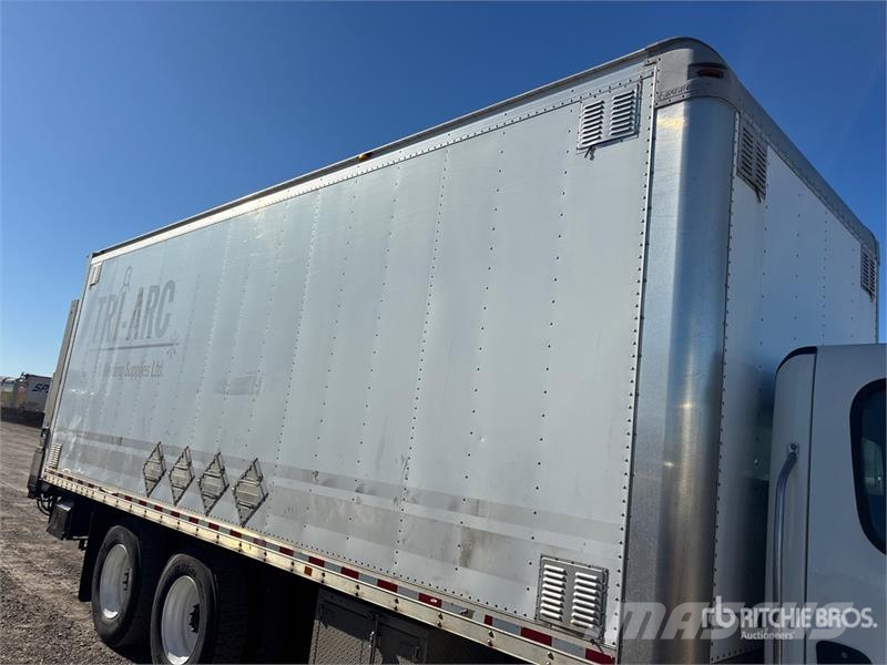 Freightliner M2106 6x4 Van Truck Фургони
