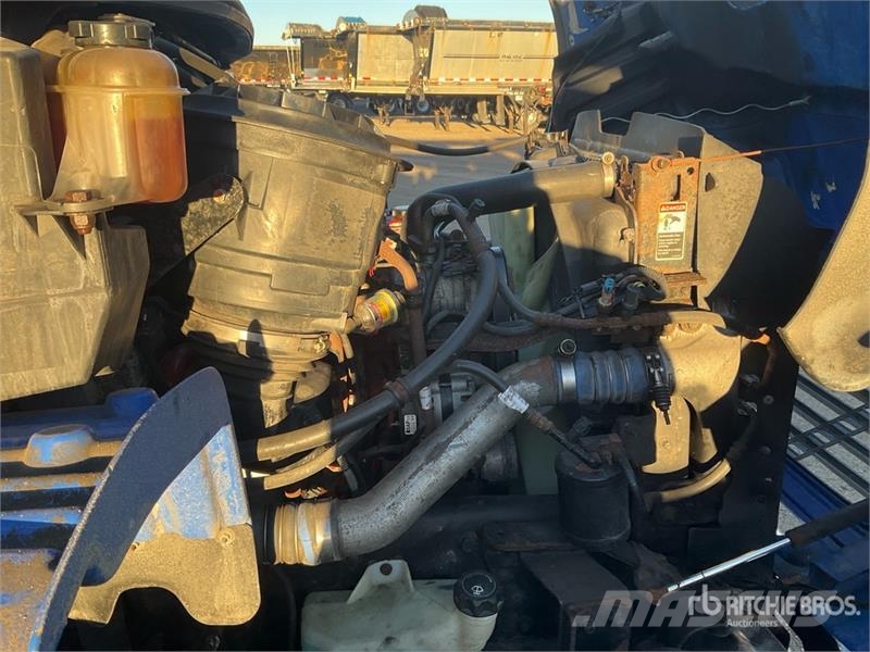 Freightliner M2106 6x4 Van Truck (Inoperable) Sanduk kamioni
