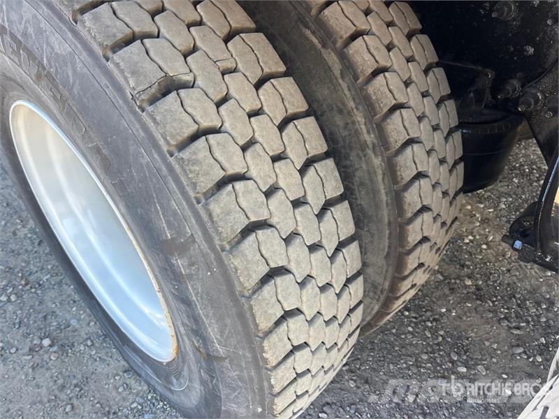 Freightliner M2106 6x4 Van Truck Фургони