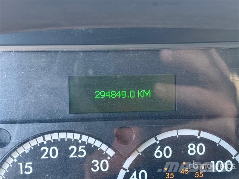 Freightliner M2106 6x4 Van Truck Фургони