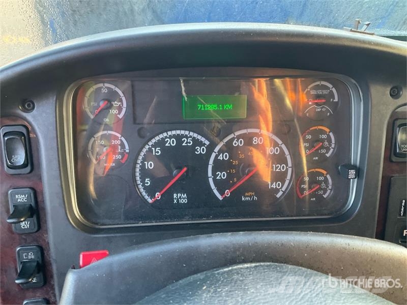 Freightliner M2106 6x4 Van Truck (Inoperable) Sanduk kamioni