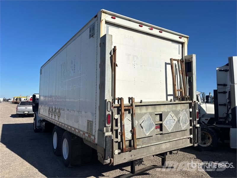 Freightliner M2106 6x4 Van Truck Фургони