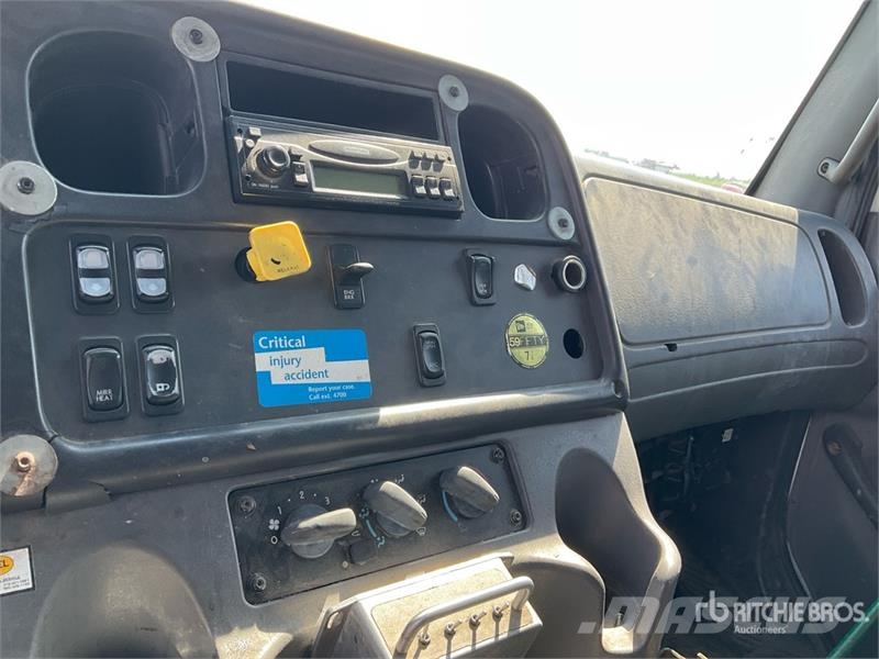 Freightliner M2112 Camiones grúa