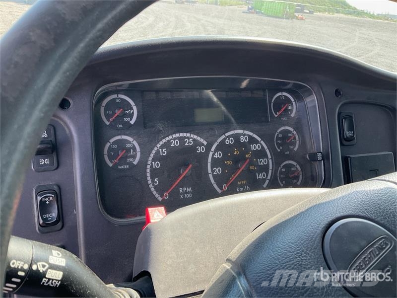 Freightliner M2112 Camiones grúa