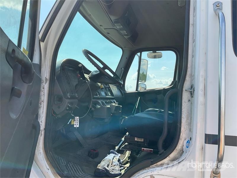 Freightliner M2112 Camiones grúa