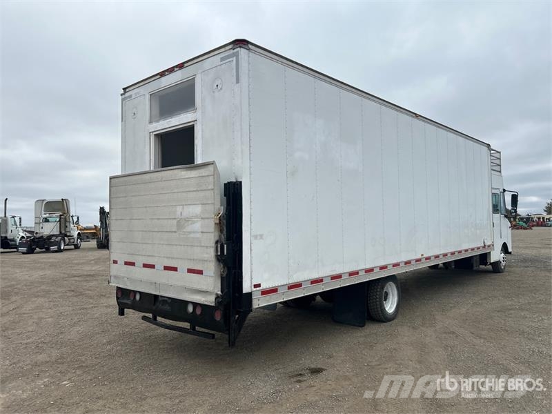 Freightliner MT55 4x2 Step Van Truck Sanduk kamioni