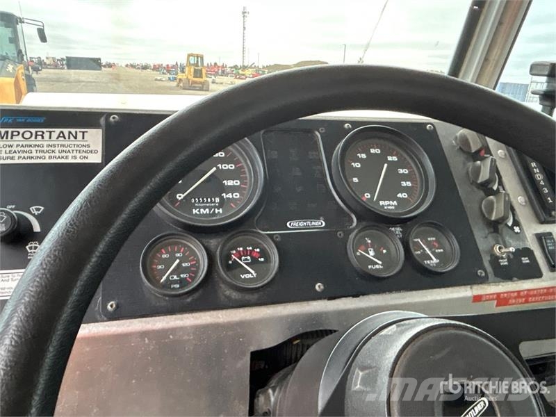 Freightliner MT55 4x2 Step Van Truck Sanduk kamioni