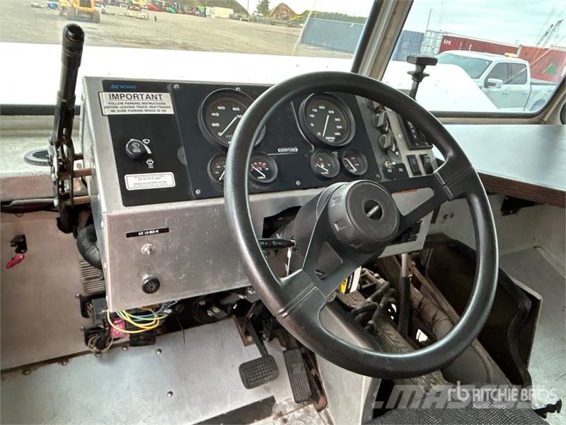Freightliner MT55 4x2 Step Van Truck Sanduk kamioni