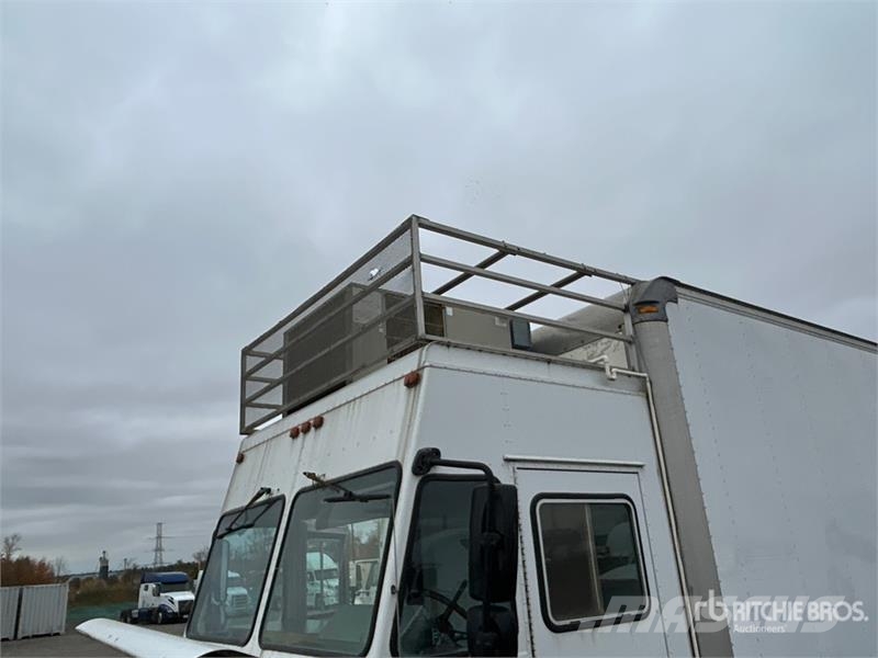 Freightliner MT55 4x2 Step Van Truck Sanduk kamioni