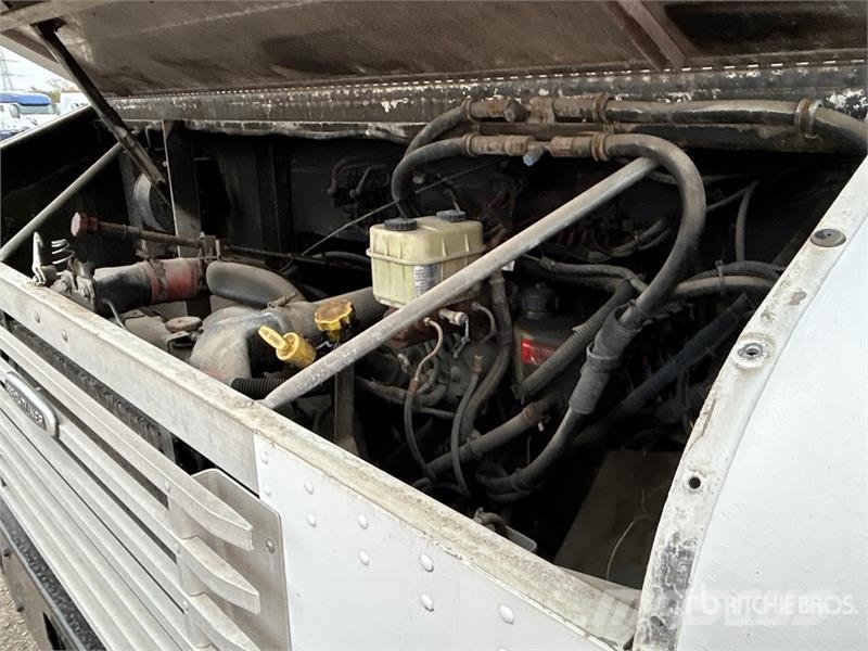 Freightliner MT55 4x2 Step Van Truck Sanduk kamioni