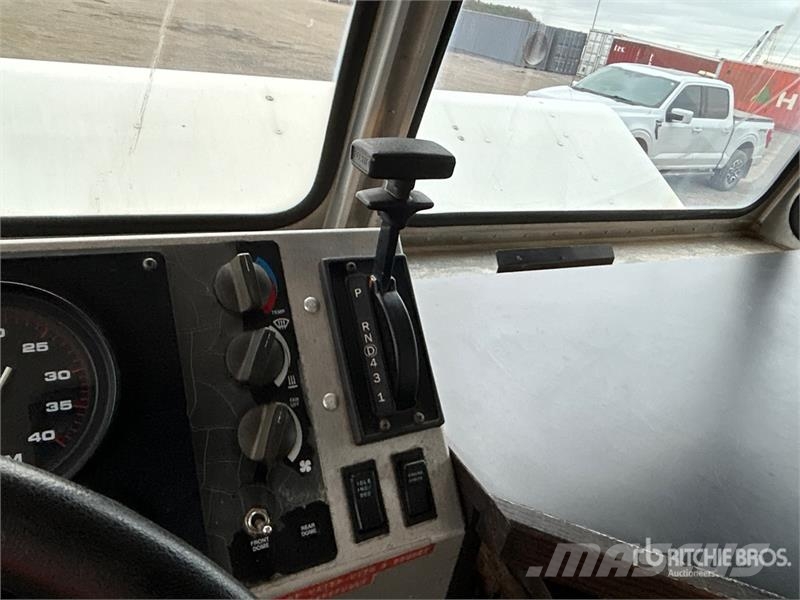 Freightliner MT55 4x2 Step Van Truck Sanduk kamioni
