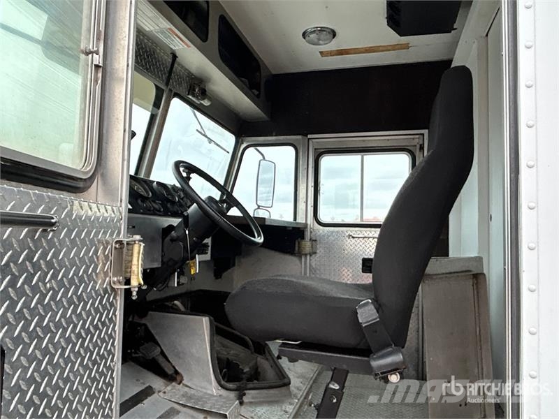 Freightliner MT55 4x2 Step Van Truck Sanduk kamioni
