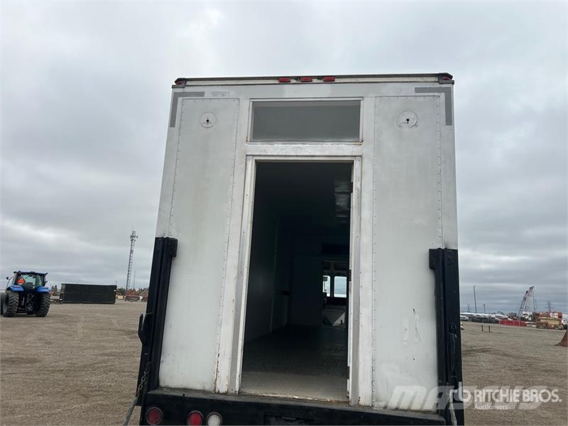 Freightliner MT55 4x2 Step Van Truck Sanduk kamioni