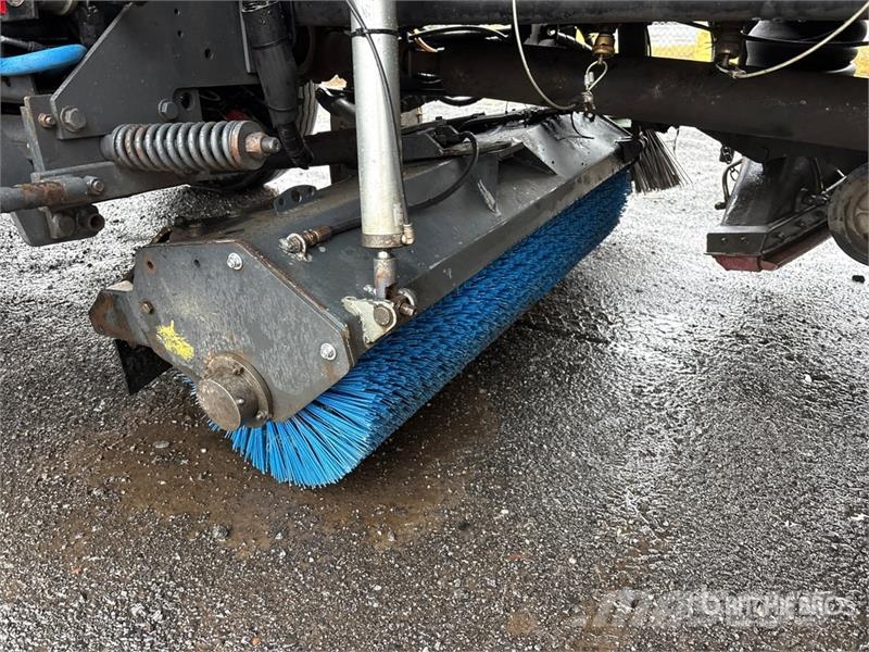 Freightliner on Freightliner FC80 Sweeper Truck Zamiatarki