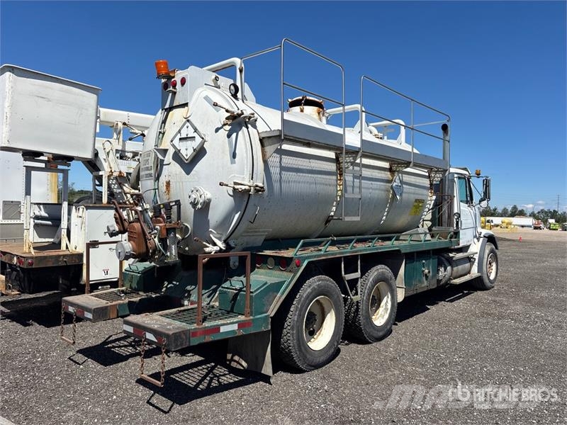 Freightliner on Freightliner FL112 6x4 Vacuum Tanker Truck (In Αποφρακτικά οχήματα