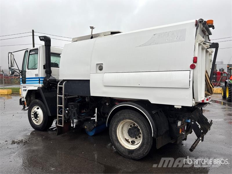 Freightliner on Freightliner FC80 Sweeper Truck Zamiatarki