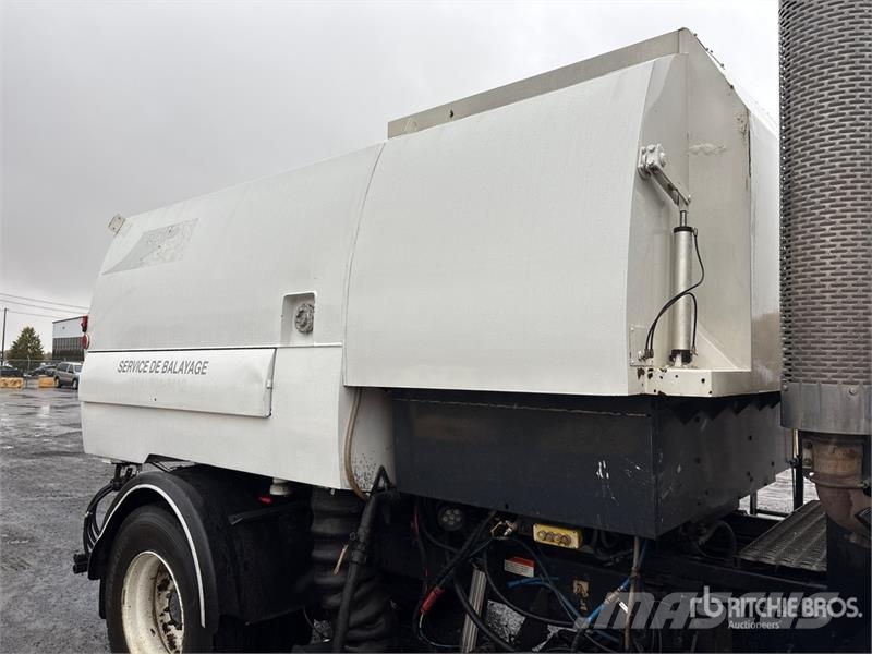 Freightliner on Freightliner FC80 Sweeper Truck Zamiatarki