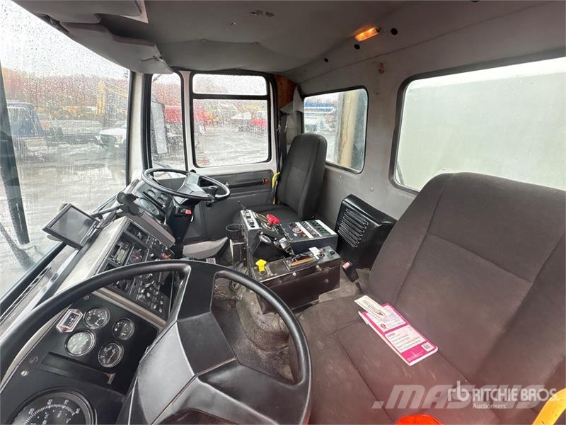 Freightliner on Freightliner FC80 Sweeper Truck Zamiatarki