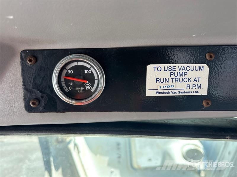 Freightliner on Freightliner FL112 6x4 Vacuum Tanker Truck (In Αποφρακτικά οχήματα