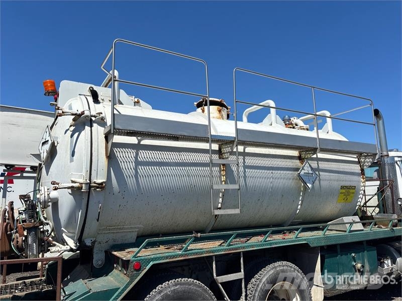 Freightliner on Freightliner FL112 6x4 Vacuum Tanker Truck (In Αποφρακτικά οχήματα