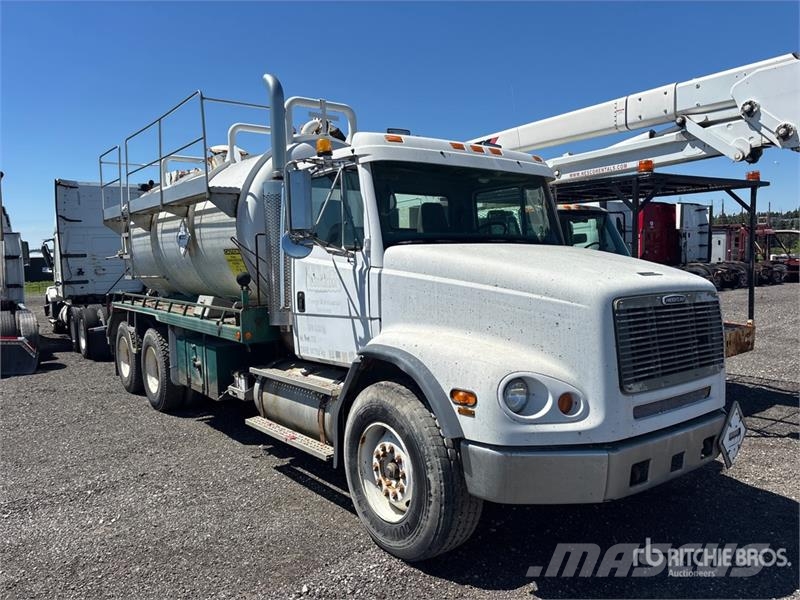 Freightliner on Freightliner FL112 6x4 Vacuum Tanker Truck (In Αποφρακτικά οχήματα
