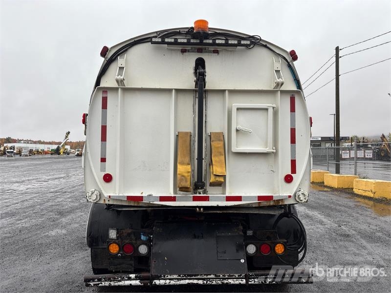 Freightliner on Freightliner FC80 Sweeper Truck Zamiatarki