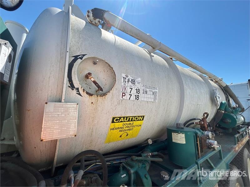 Freightliner on Freightliner FL112 6x4 Vacuum Tanker Truck (In Αποφρακτικά οχήματα