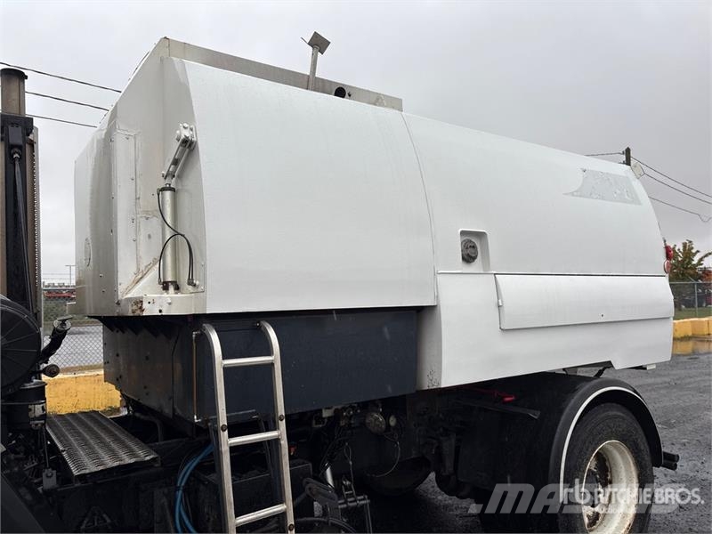 Freightliner on Freightliner FC80 Sweeper Truck Zamiatarki
