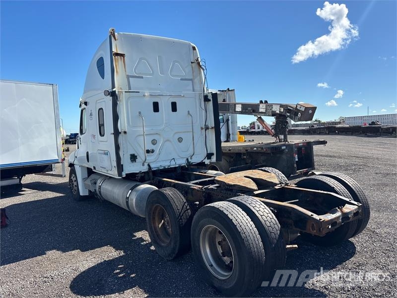 Freightliner REBUILT Cascadia 125 6x4 T/A Sleeper Truck Tractor Truck Tractor Units