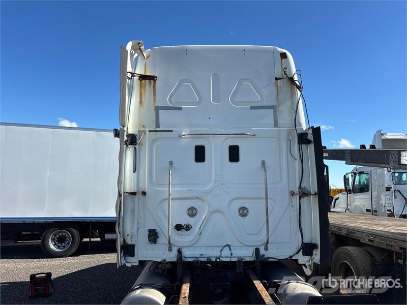 Freightliner REBUILT Cascadia 125 6x4 T/A Sleeper Truck Tractor Truck Tractor Units