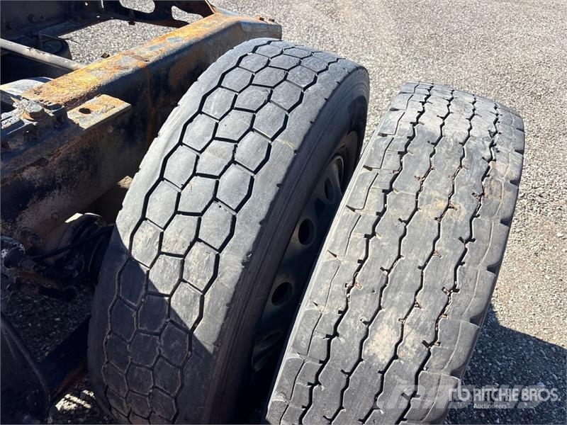 Freightliner REBUILT Cascadia 125 6x4 T/A Sleeper Truck Tractor Truck Tractor Units