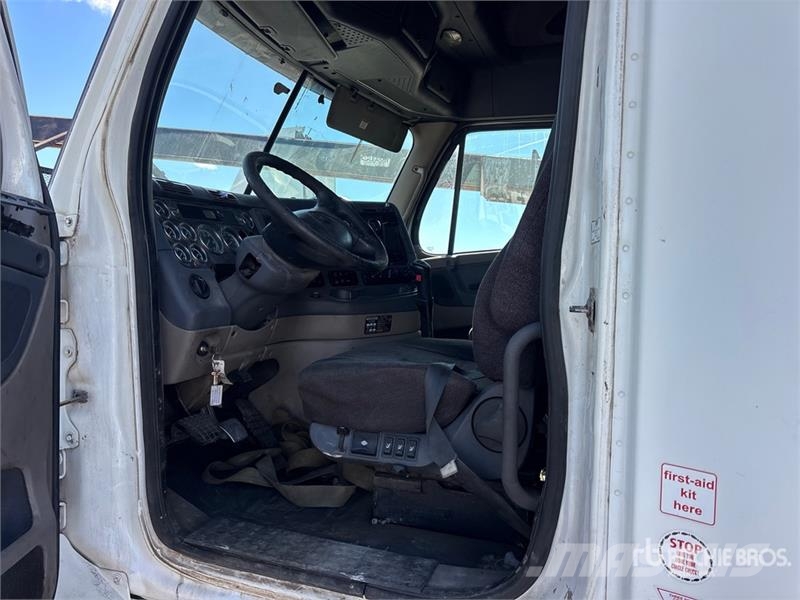 Freightliner REBUILT Cascadia 125 6x4 T/A Sleeper Truck Tractor Truck Tractor Units