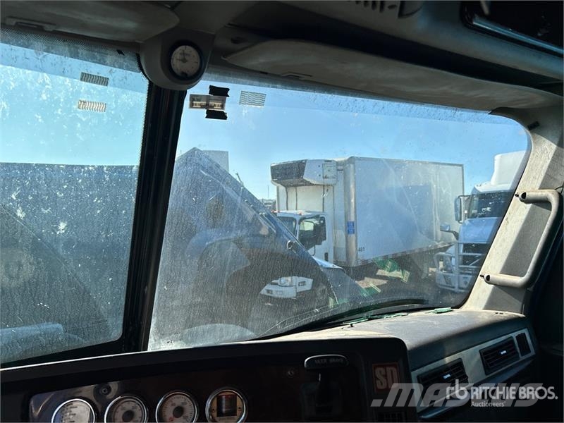 Freightliner REBUILT Coronado 122SD 6x4 T/A Sleeper Truck Tract Çekiciler
