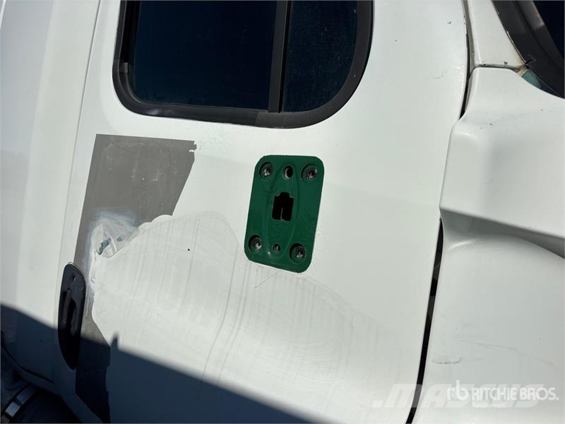 Freightliner REBUILT Cascadia 125 6x4 T/A Sleeper Truck Tractor Truck Tractor Units